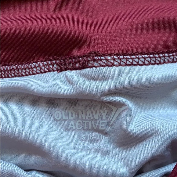 Old navy gym shorts - Picture 2 of 3